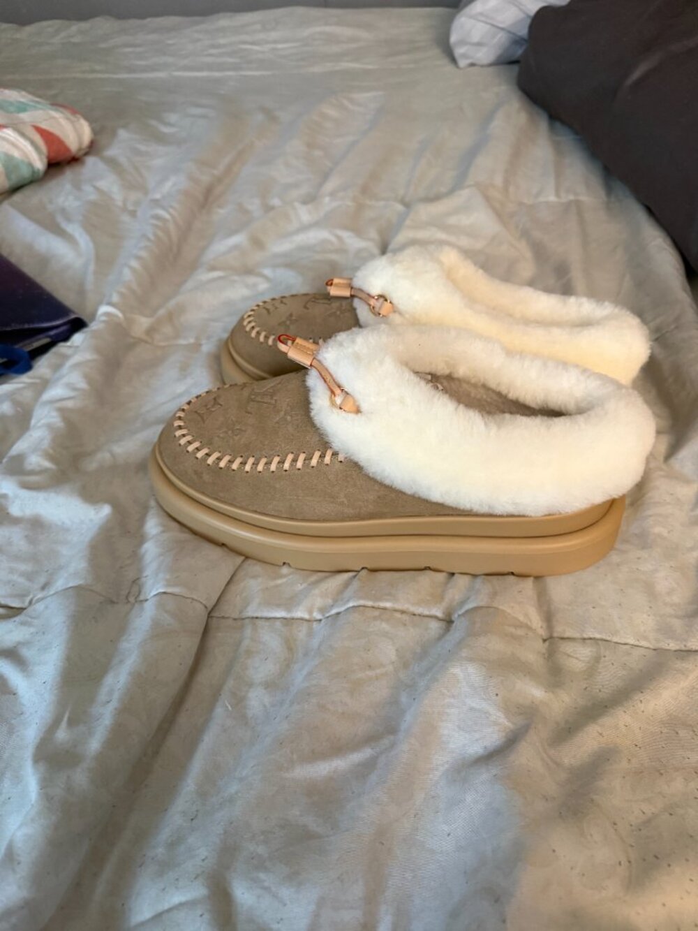 Louis Vuitton Mules - Picture 2 of 5